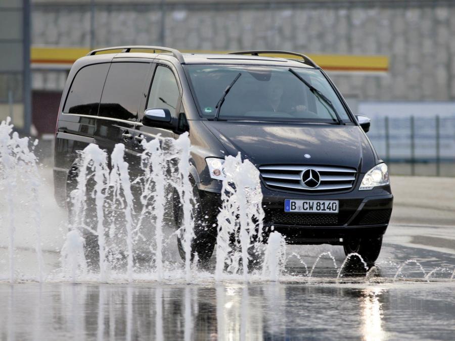  Mercedes-Benz Viano 4Matic 2010 года  (фото 2 из 11)